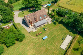 Grand gite noyé dans la calme et la verdure
